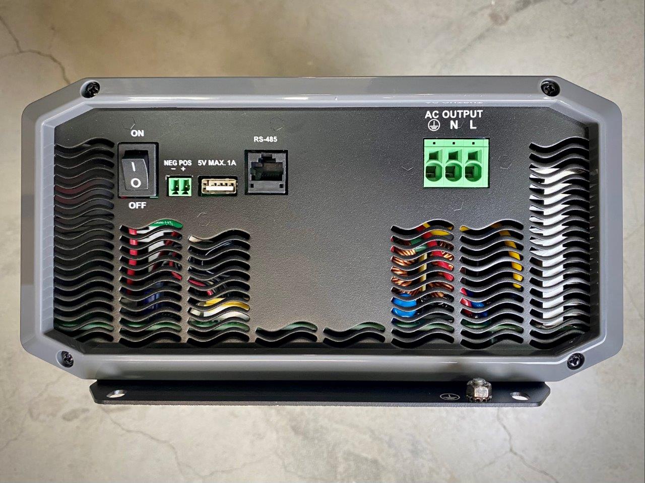 Měnič napětí EPever IPower Plus 1000W 24V čistá sinusoida
