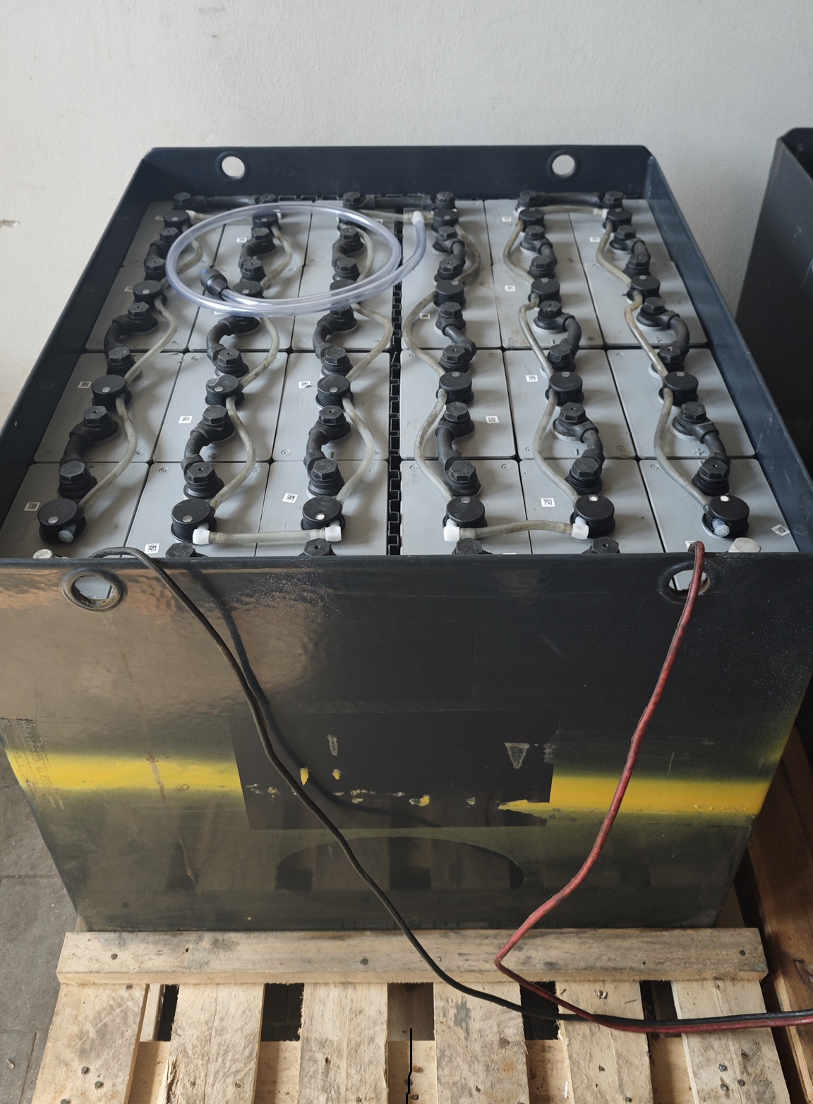 Repasovaná trakční baterie 48V 6PzS690, r.v.2018 s kapacitou 80%, d. 826 x š.736 x v.612 [627] mm, DIN A