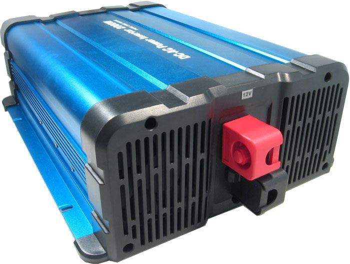 Měnič napětí 12V/230V 2000W, USB, Solarvertech FS2000, čistá sinusovka, dálkové ovládání bezdrátové