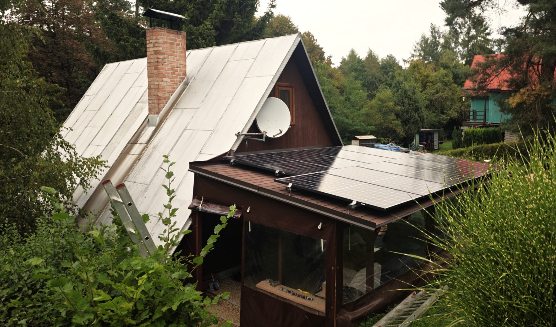Předpřipravený solární set Komfort 5300 - 1fázový  230V  5300Wp/h  Lithiová baterie 4,8kWh 5600W kombi MPPT s možností napojení sítě 230VAC nebo agregátu