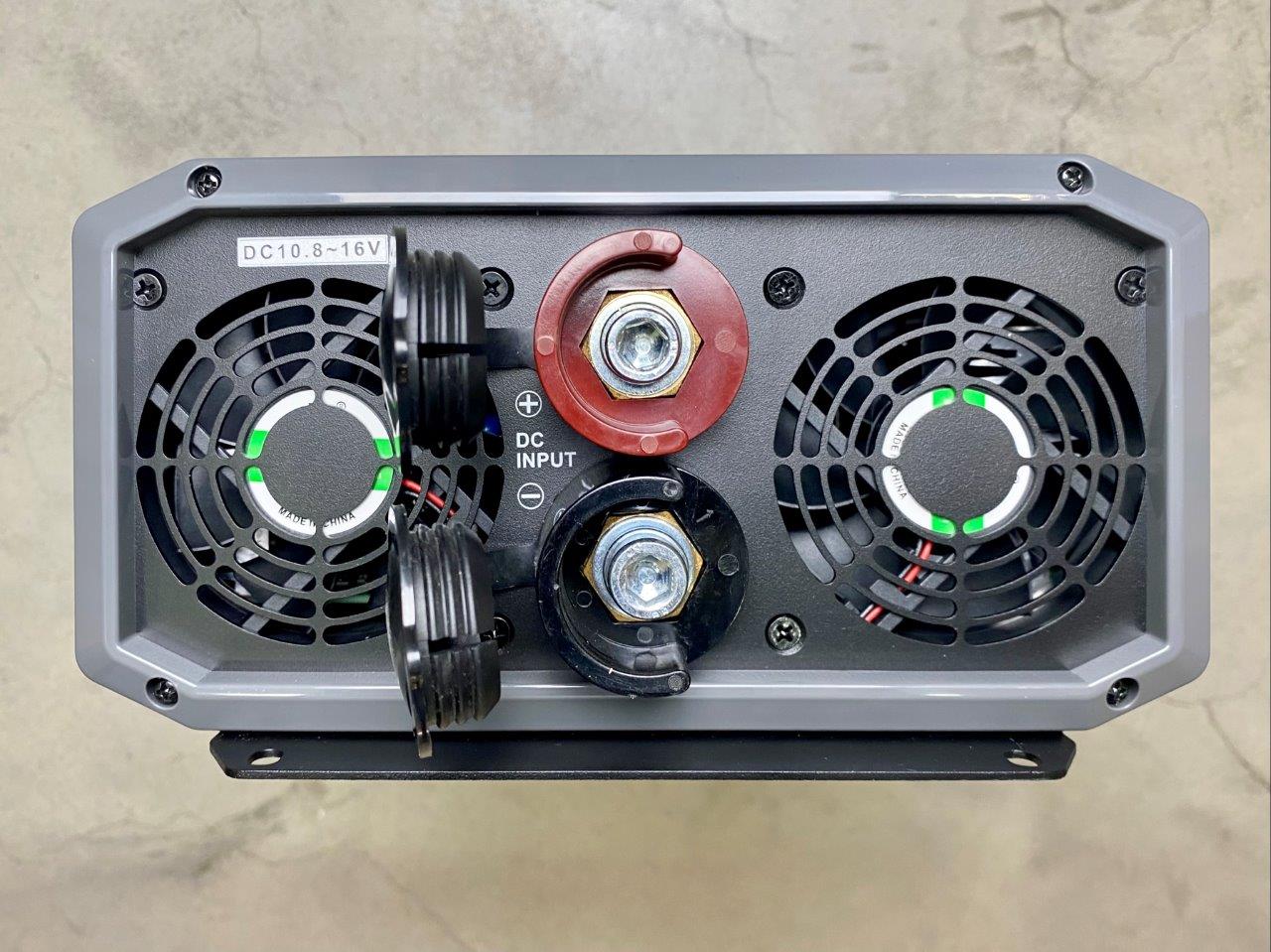 Měnič napětí EPever IPower Plus 2000W 12V čistá sinusoida