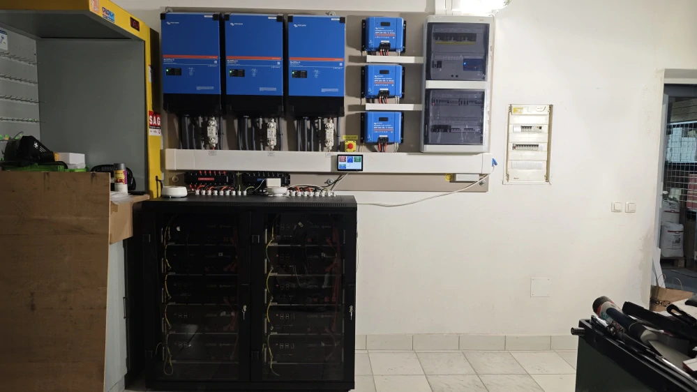 3 fázový solární set Victron Energy s výkonem solárního pole 9,54Wp/h, 3x230V AC, Lithiová baterie 9,6kWh 